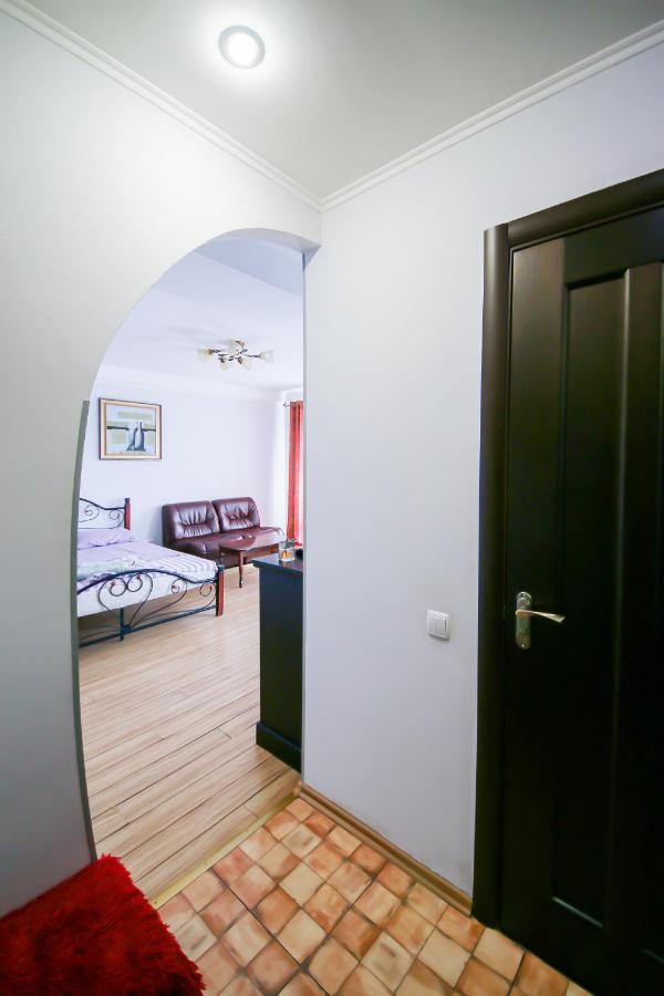 Апартаменты Возле Метро Кловская Kiev Extérieur photo